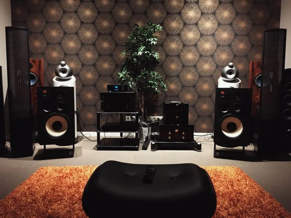 types of speakers - studio monitors