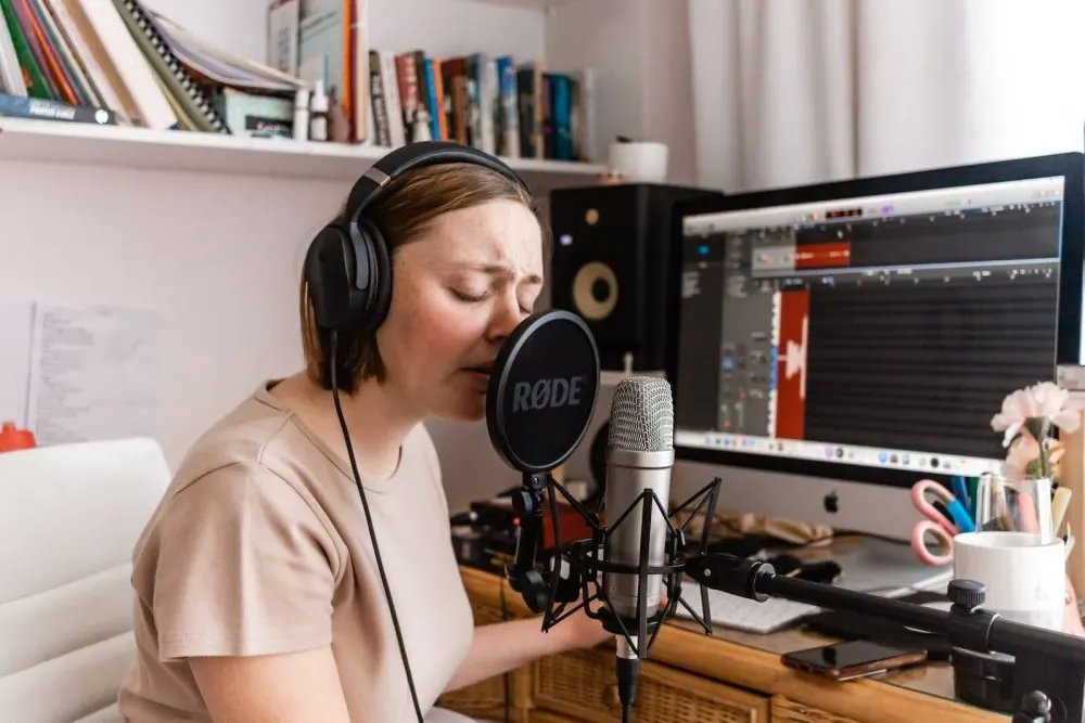 how to make mic sound better - noise reduction software
