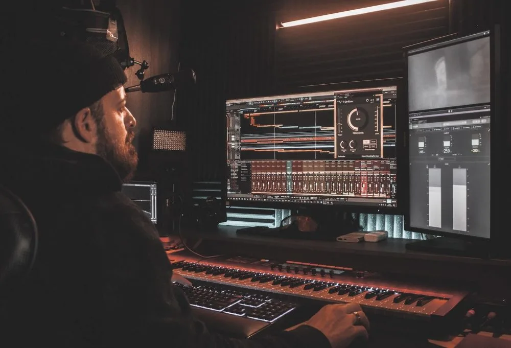 what are monitor headphones - audio mixing studio