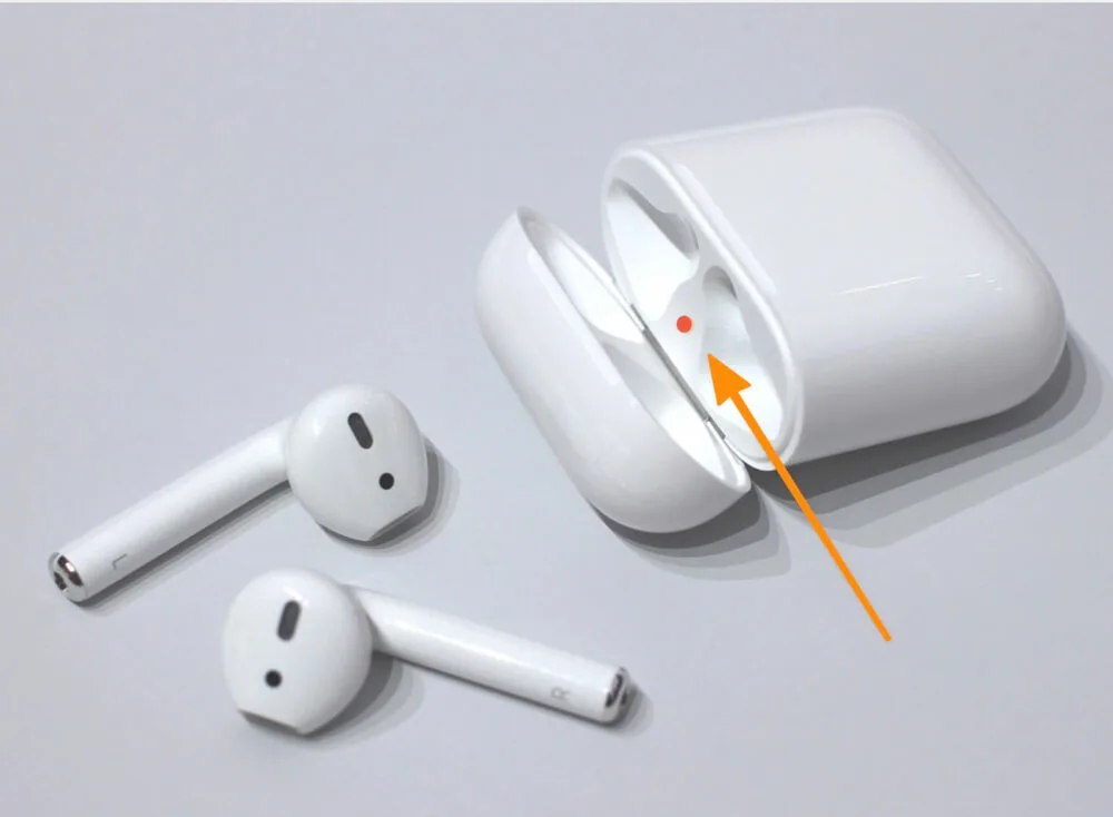 AirPods Blinking Orange? Here's How to Fix it! - Descriptive Audio