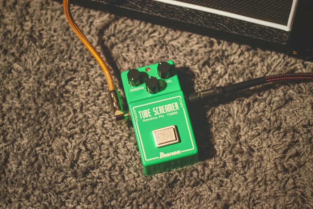 can you plug headphones into a guitar - multi-effect pedal