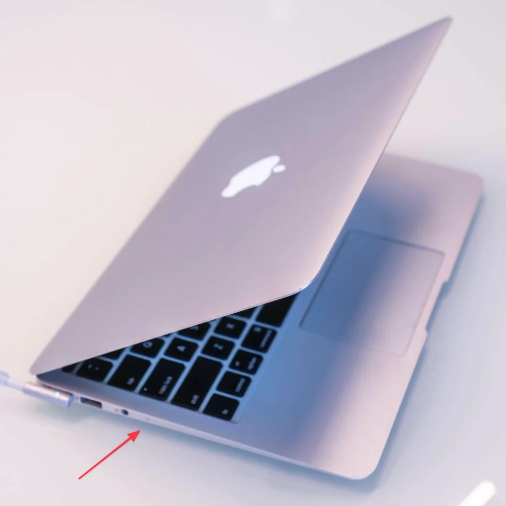 where is the mic on macbook air - 2017 and older