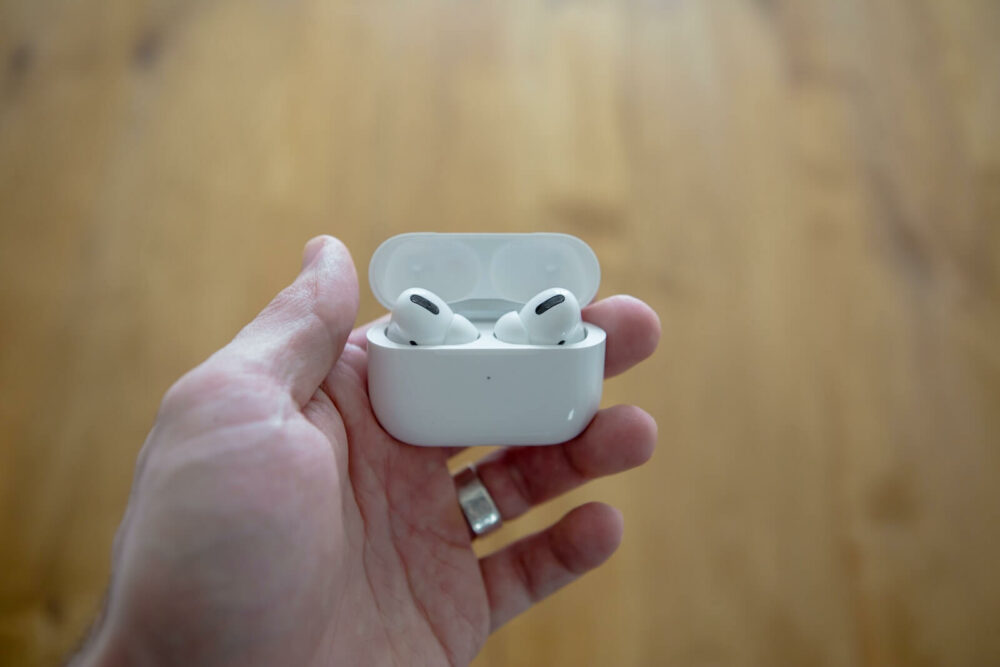 airpods microphone not working - pair them