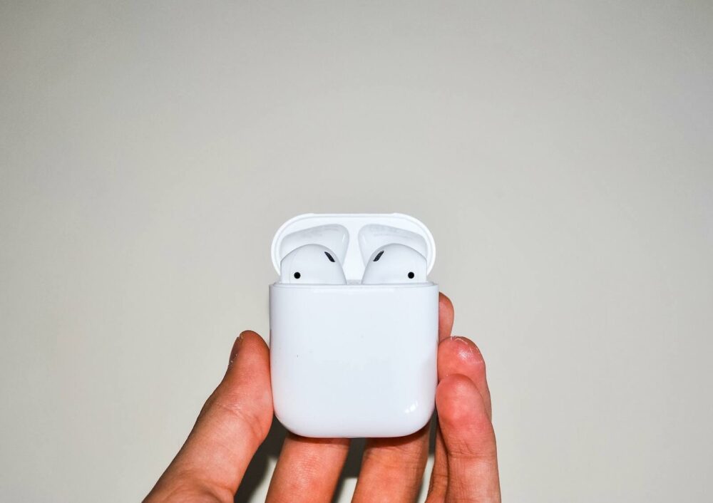 airpods battery drain when not in use - case